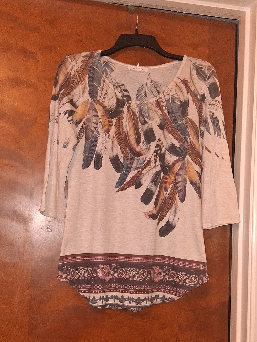 Feather Motif Scoop Neck Long Sleeve Top in Light Beige